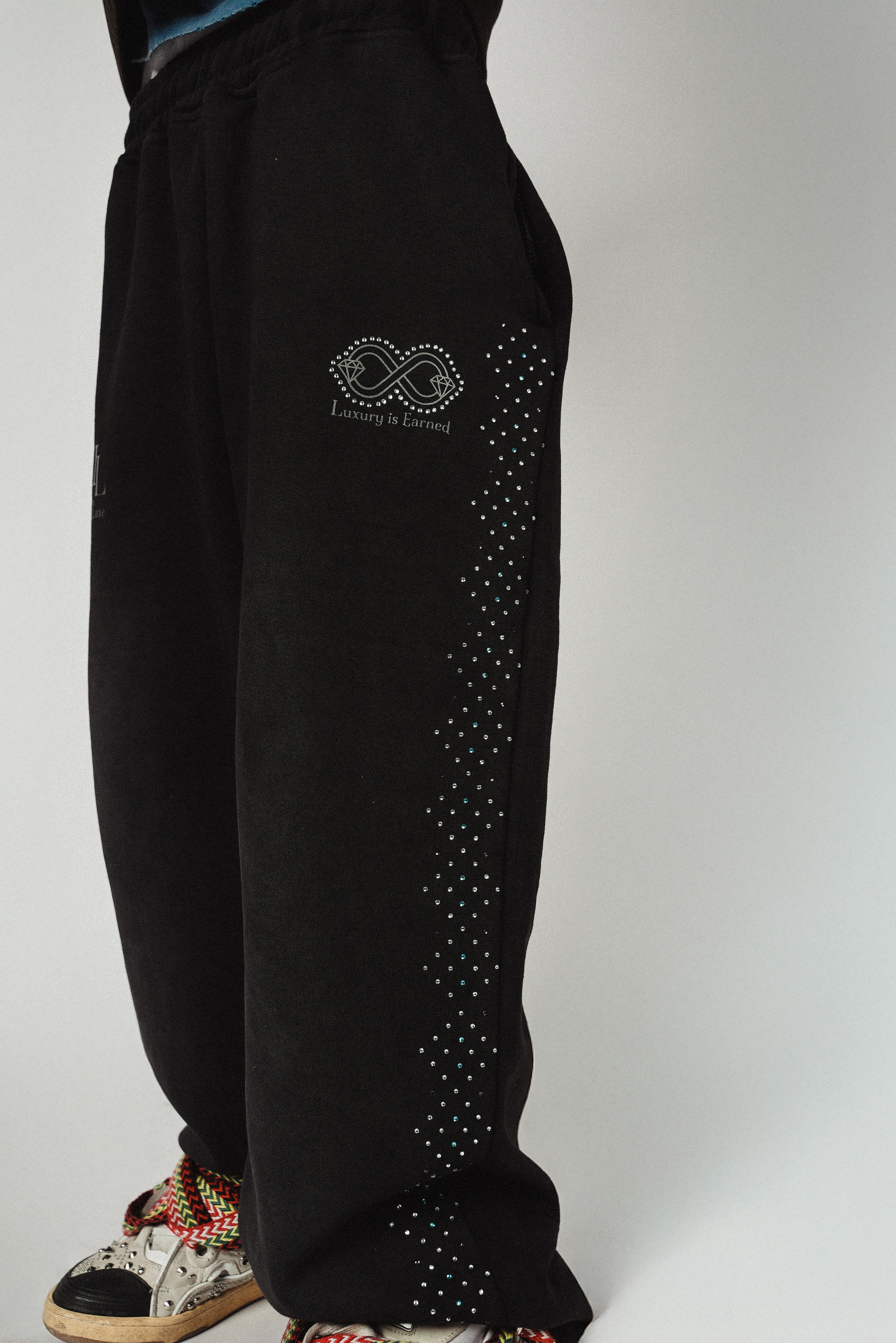 Noir Essence Sweatpants